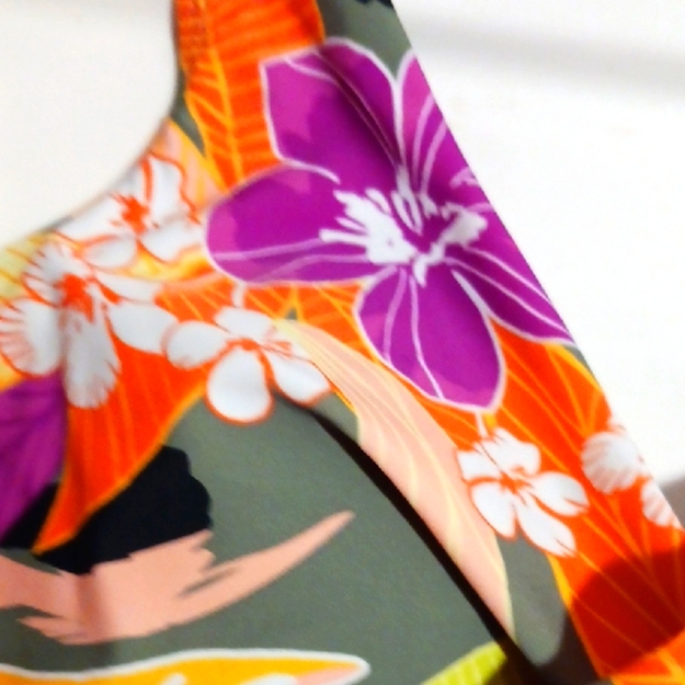 Gorgeous! Time and Tru Tropical Floral Bikini Top ๐บ New ๐บ - Picture 7 of 8